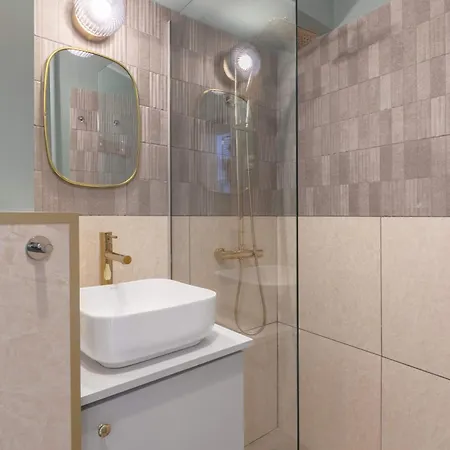 Holt - Sublime Minty 1br On The Park * Bucarest