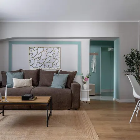 Holt - Sublime Minty 1br On The Park Bukarest