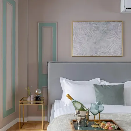 Holt - Sublime Minty 1br On The Park Lejlighed