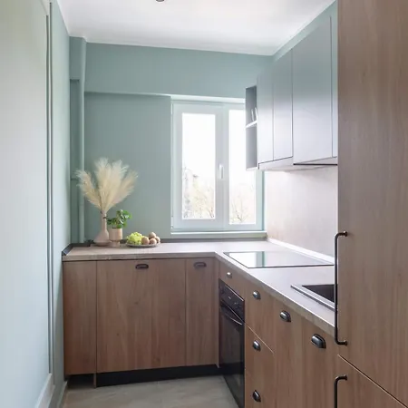 Holt - Sublime Minty 1br On The Park *
