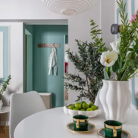 Holt - Sublime Minty 1br On The Park Apartment Bucharest