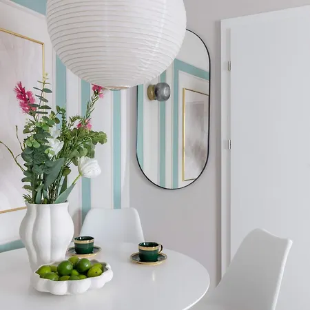 Apartment Holt - Sublime Minty 1br On The Park