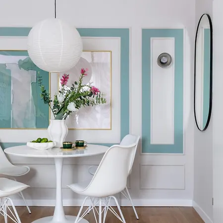 Holt - Sublime Minty 1br On The Park *