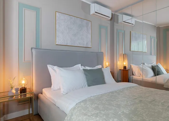 Holt - Sublime Minty 1br On The Park Apartment