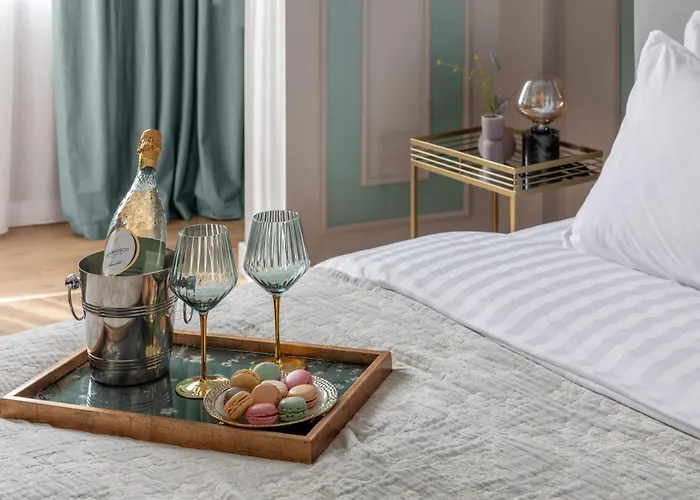 Holt - Sublime Minty 1br On The Park Bucharest