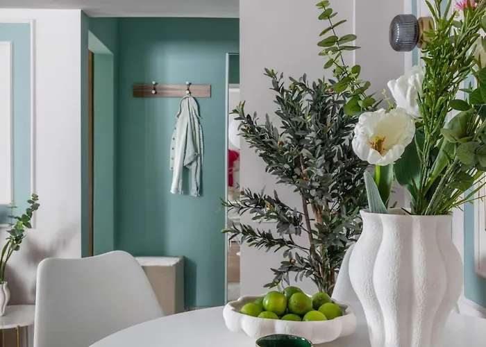 Holt - Sublime Minty 1br On The Park Apartment Bucharest