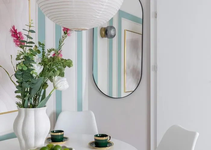 Apartment Holt - Sublime Minty 1br On The Park