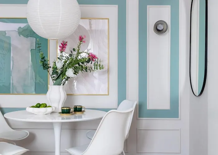 Holt - Sublime Minty 1br On The Park *